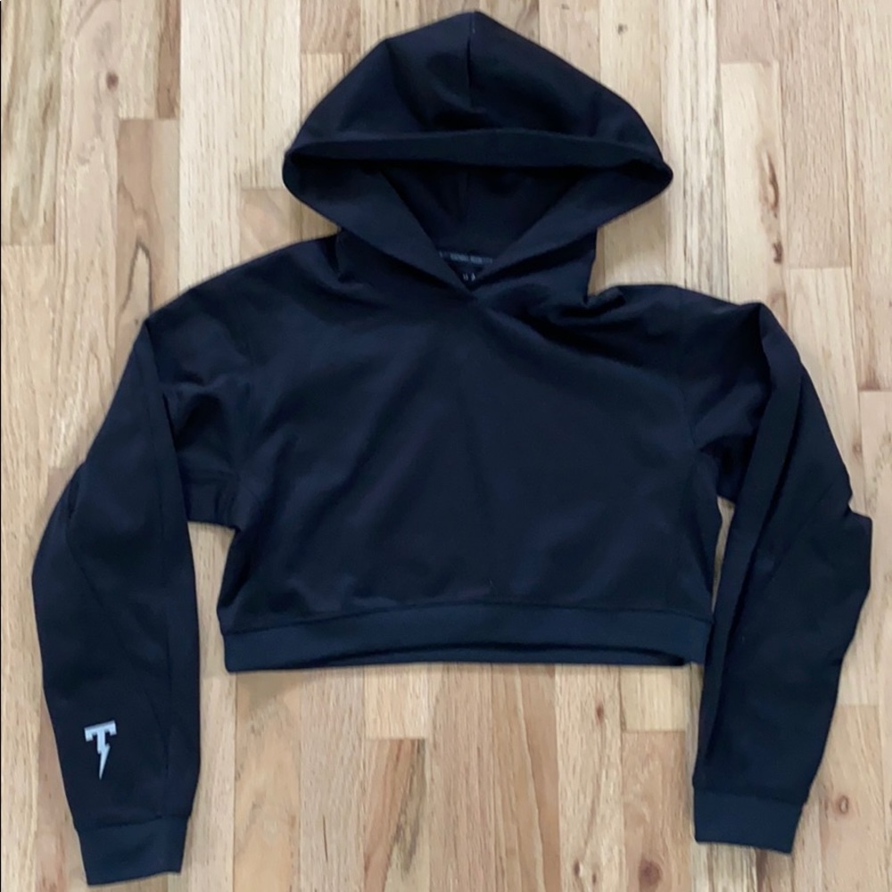 American Eagle Tackma Tech cropped hoodie